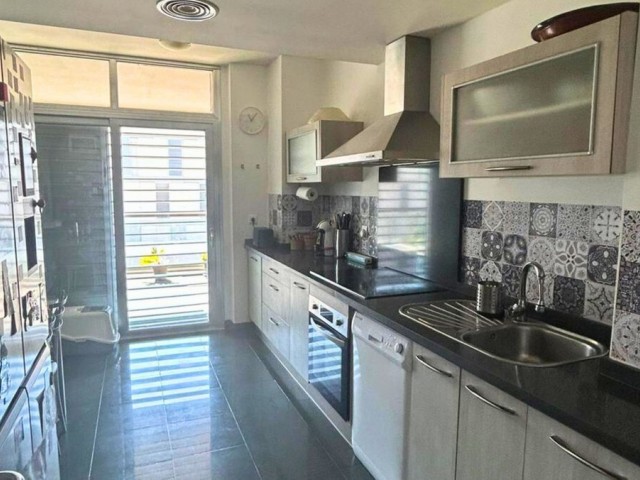 Apartment, La Duquesa, R5292160