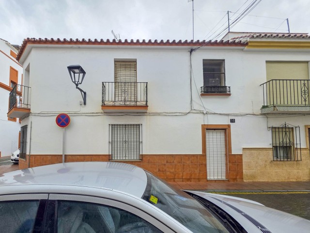 5 Bedrooms Townhouse in Estepona