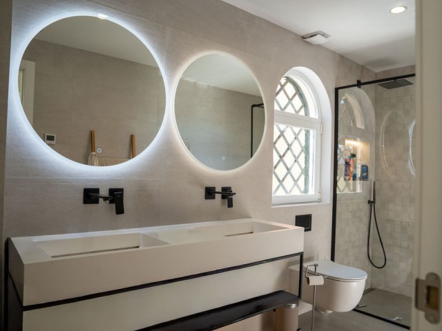 4 Schlafzimmer Reihenhaus in Nueva Andalucía