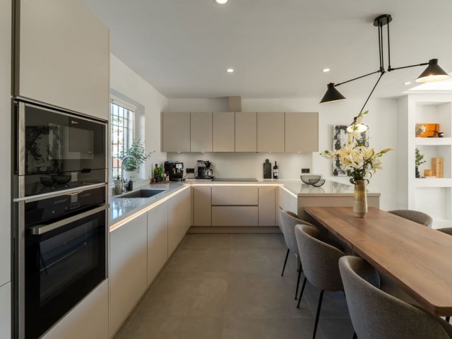 4 Schlafzimmer Reihenhaus in Nueva Andalucía