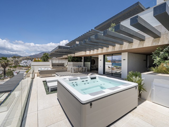 2 Bedrooms Apartment in Estepona