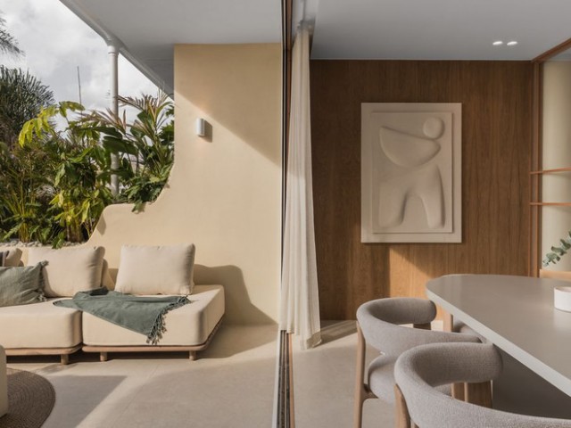 Maison mitoyenne avec 4 Chambres  à Nueva Andalucía