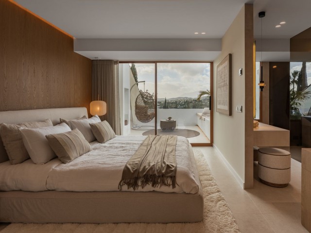 Maison mitoyenne avec 4 Chambres  à Nueva Andalucía