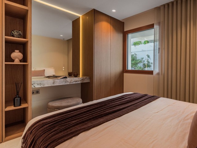 Maison mitoyenne avec 4 Chambres  à Nueva Andalucía