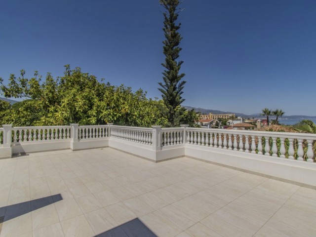 6 Bedrooms Villa in Guadalmina Baja