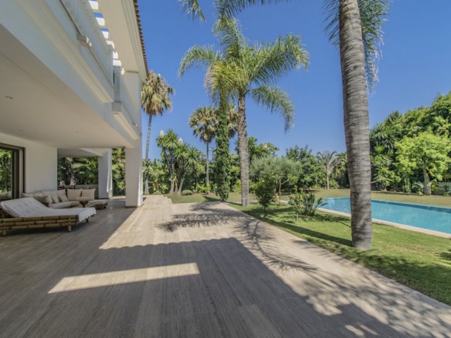 6 Bedrooms Villa in Guadalmina Baja