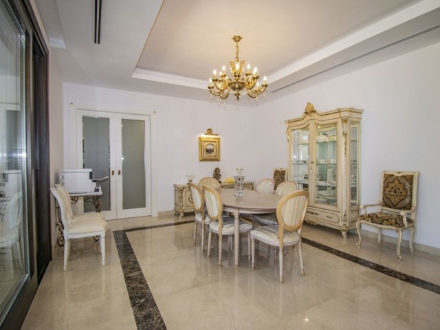 6 Bedrooms Villa in Guadalmina Baja