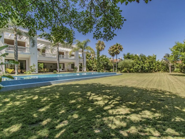 6 Bedrooms Villa in Guadalmina Baja