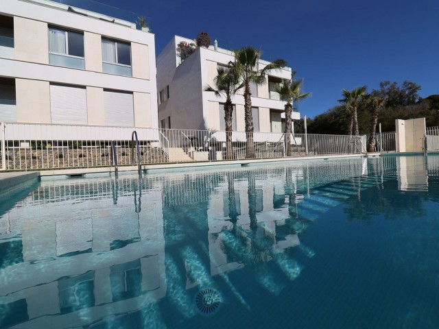 Apartamento con 3 Dormitorios  en Elviria