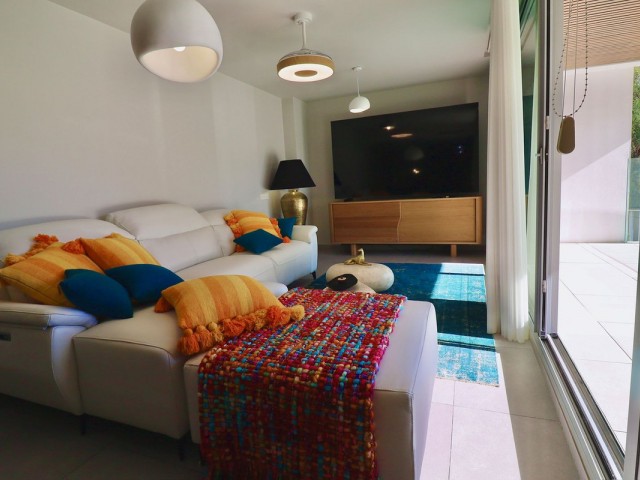 Apartamento con 3 Dormitorios  en Elviria