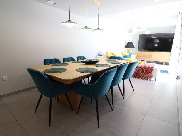 Apartamento con 3 Dormitorios  en Elviria