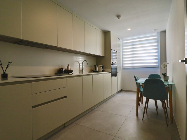 Apartamento con 3 Dormitorios  en Elviria