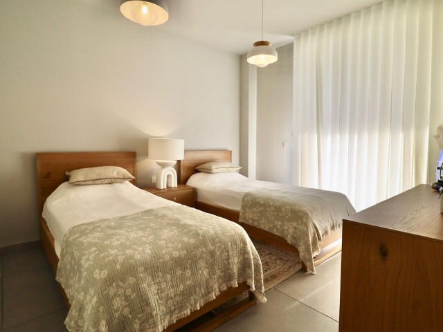 Apartamento con 3 Dormitorios  en Elviria