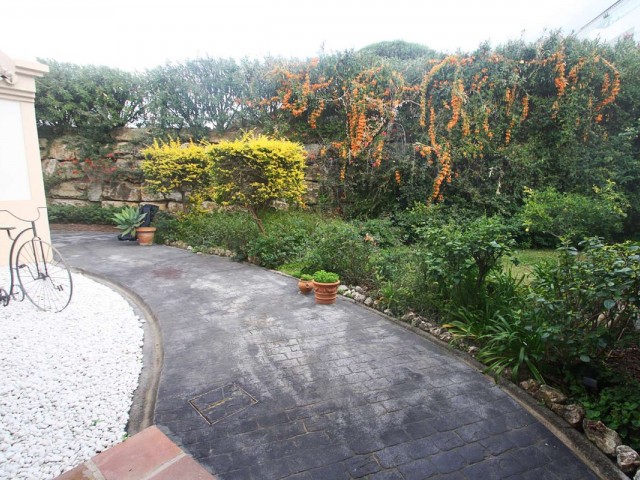 4 Makuuhuoneen Huvila Istán