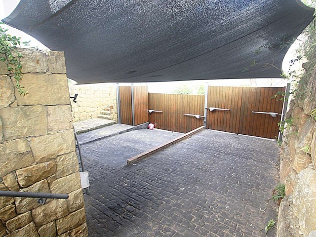 4 Makuuhuoneen Huvila Istán