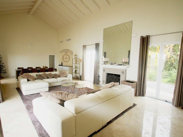 4 Makuuhuoneen Huvila Istán