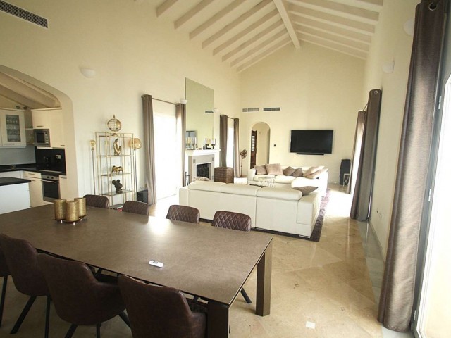 4 Makuuhuoneen Huvila Istán