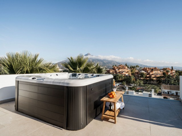 5 Bedrooms Villa in Nueva Andalucía