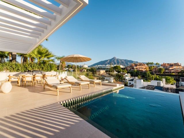 5 Bedrooms Villa in Nueva Andalucía