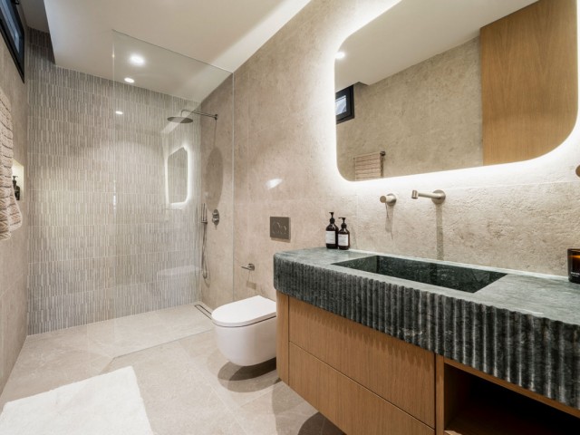 5 Bedrooms Villa in Nueva Andalucía