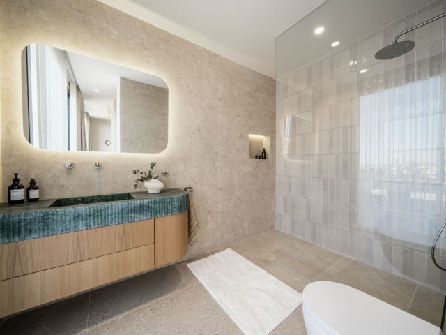 5 Bedrooms Villa in Nueva Andalucía