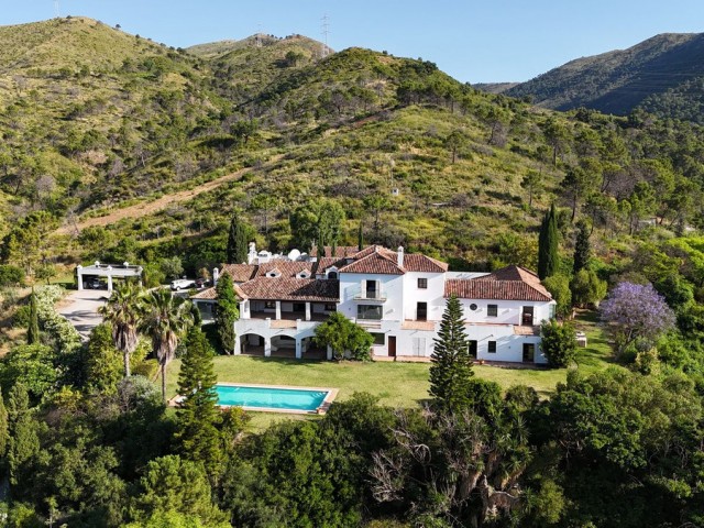 7 Makuuhuoneen Huvila Estepona