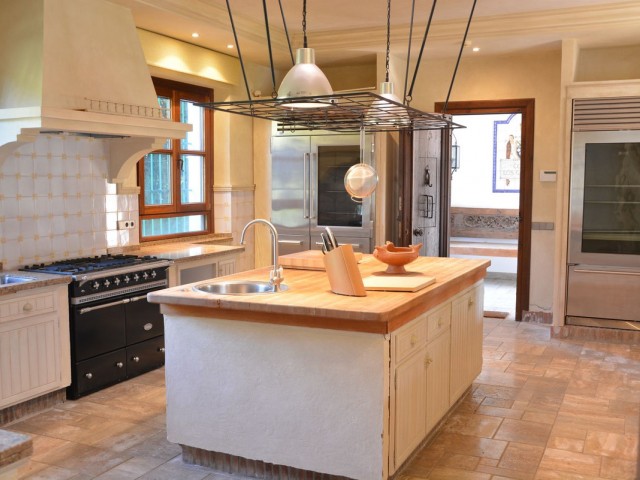 7 Makuuhuoneen Huvila Estepona