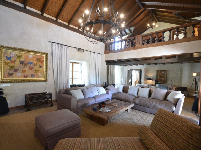 7 Makuuhuoneen Huvila Estepona