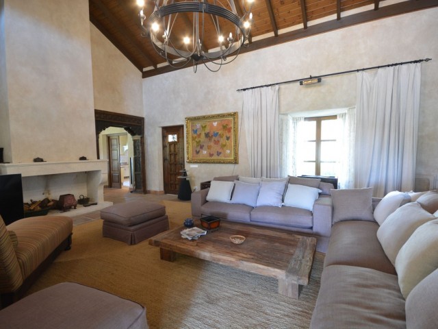 7 Makuuhuoneen Huvila Estepona