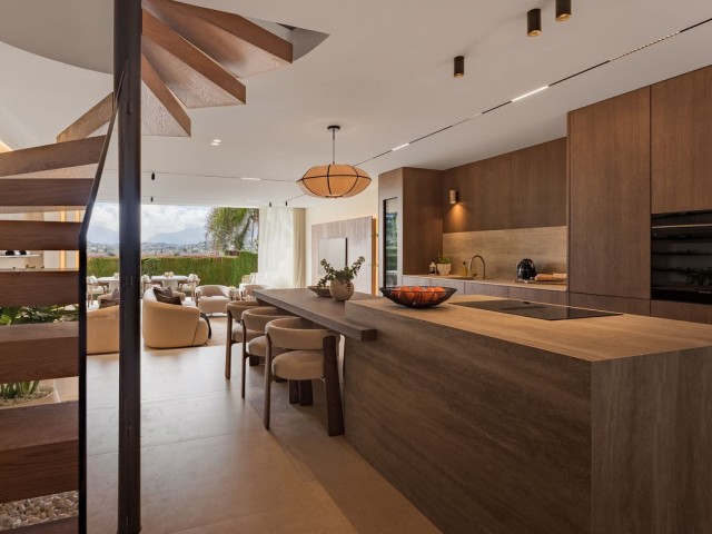 Maison mitoyenne avec 3 Chambres  à Nueva Andalucía