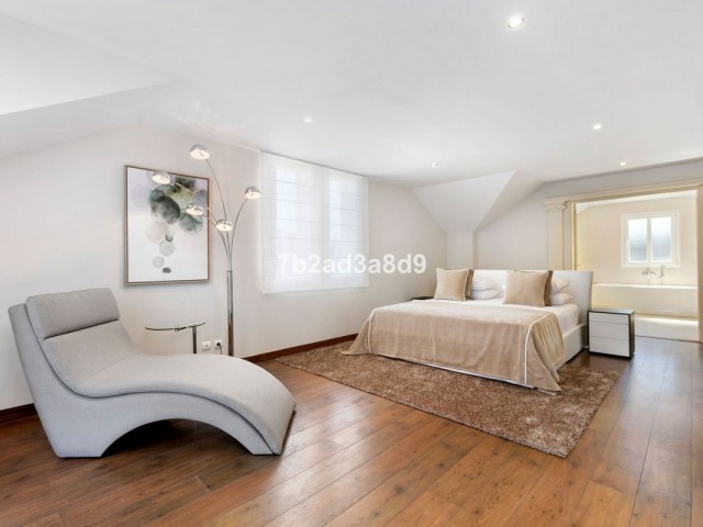 6 Bedrooms Villa in Sotogrande Costa