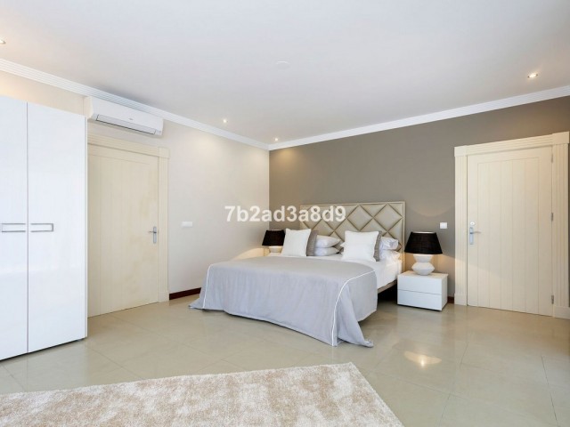 6 Bedrooms Villa in Sotogrande Costa