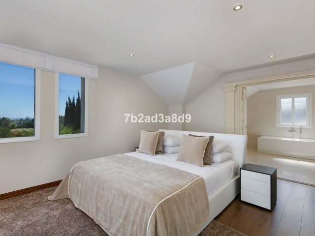 6 Bedrooms Villa in Sotogrande Costa