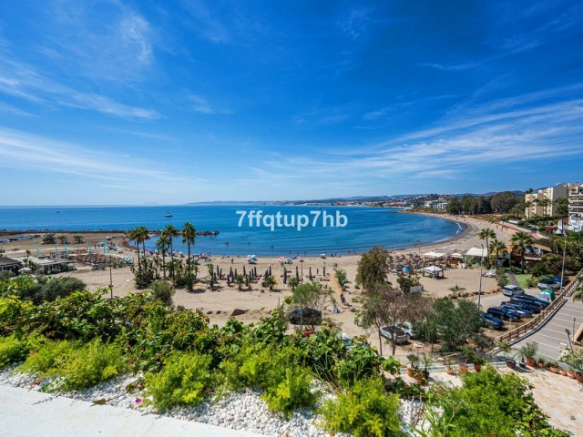 4 Bedrooms Townhouse in Estepona