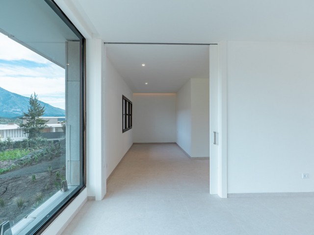 4 Bedrooms Apartment in Benahavís