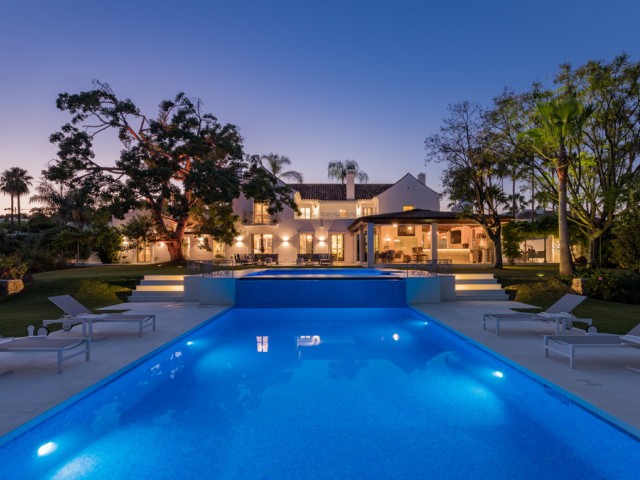 6 Bedrooms Villa in Nueva Andalucía