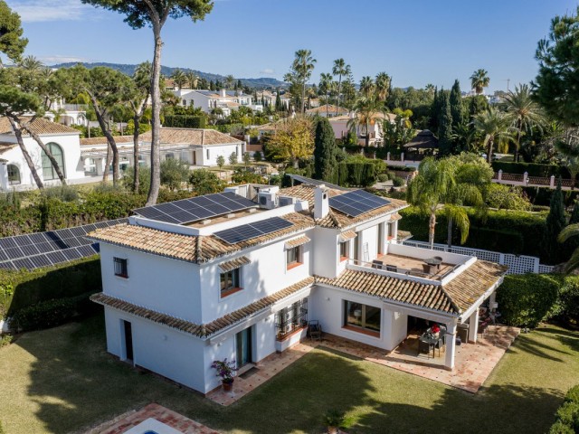 5 Bedrooms Villa in Los Monteros