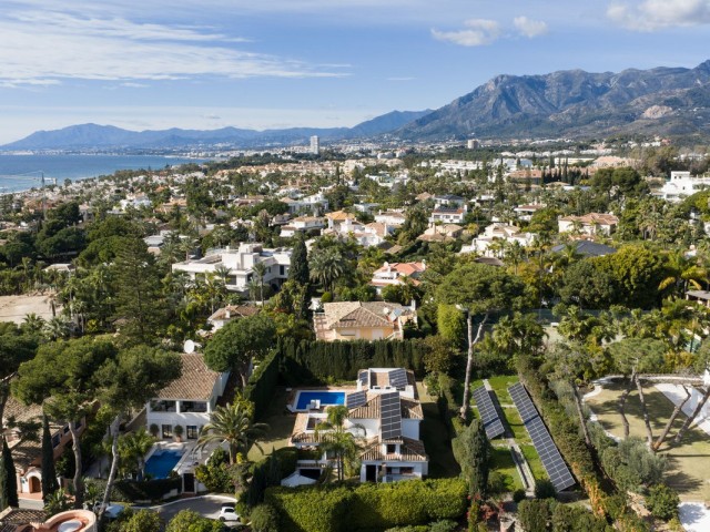 5 Bedrooms Villa in Los Monteros