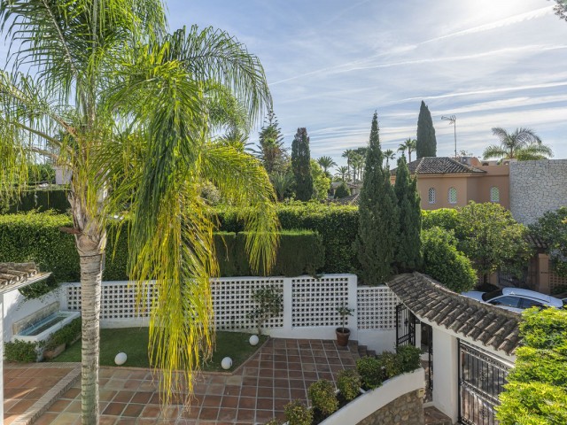 5 Bedrooms Villa in Los Monteros