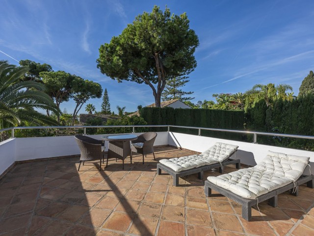 5 Bedrooms Villa in Los Monteros