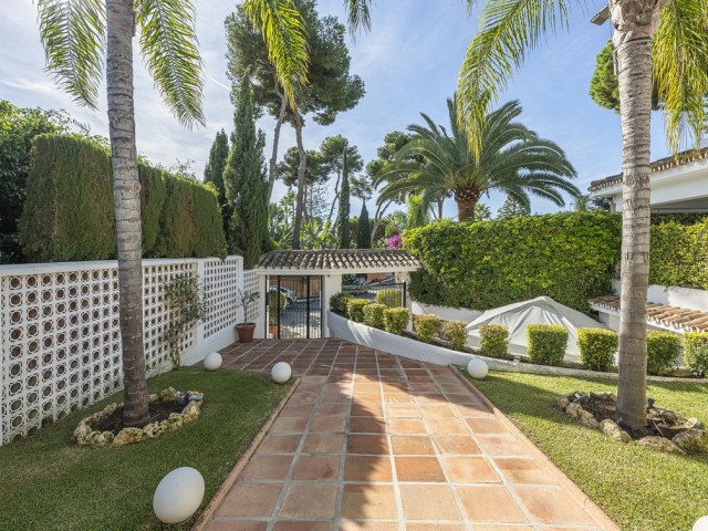 5 Bedrooms Villa in Los Monteros