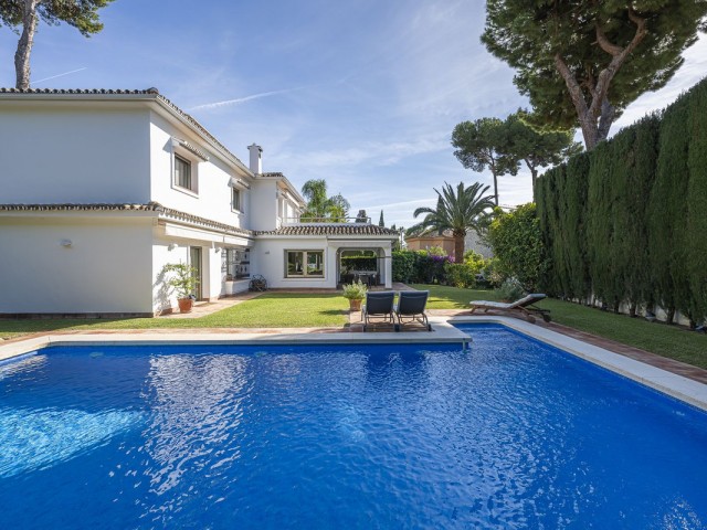 5 Bedrooms Villa in Los Monteros