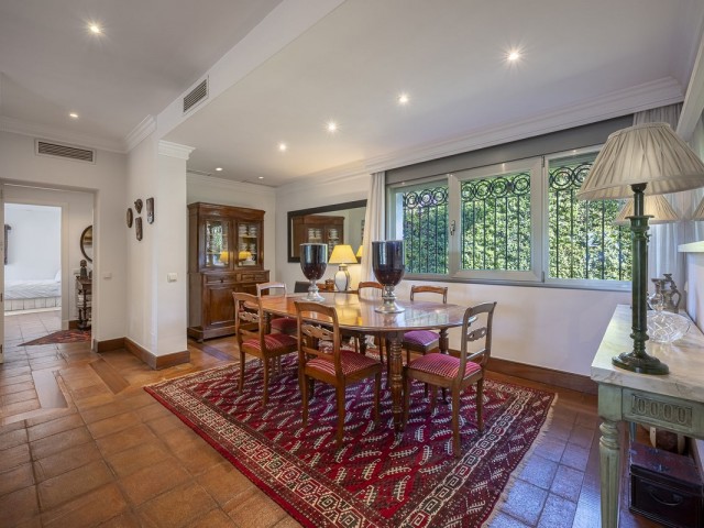 5 Bedrooms Villa in Los Monteros