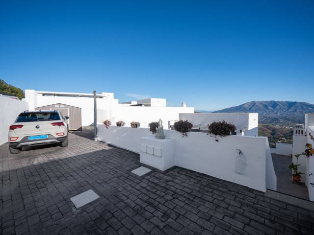 3 Bedrooms Townhouse in Marbella