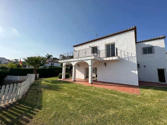 5 Bedrooms Villa in Nueva Andalucía