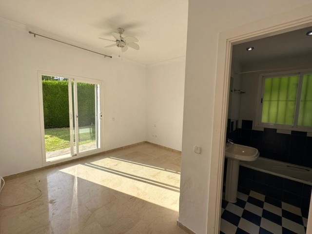 5 Bedrooms Villa in Nueva Andalucía