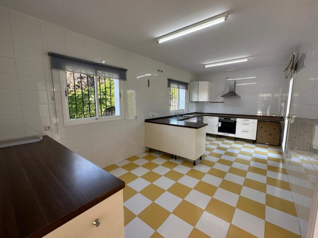 Villa con 5 Dormitorios  en Nueva Andalucía