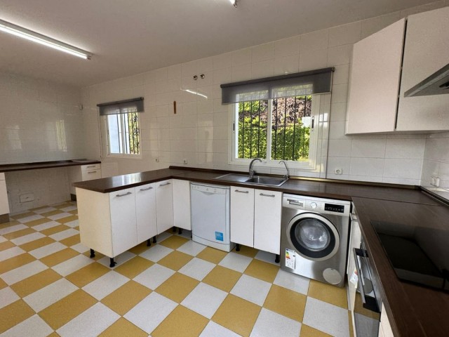 Villa con 5 Dormitorios  en Nueva Andalucía