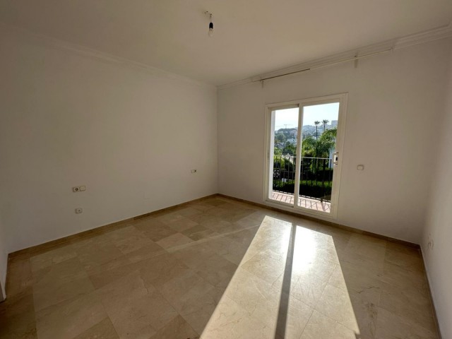 Villa con 5 Dormitorios  en Nueva Andalucía