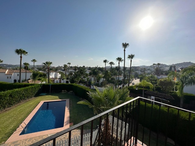 Villa con 5 Dormitorios  en Nueva Andalucía